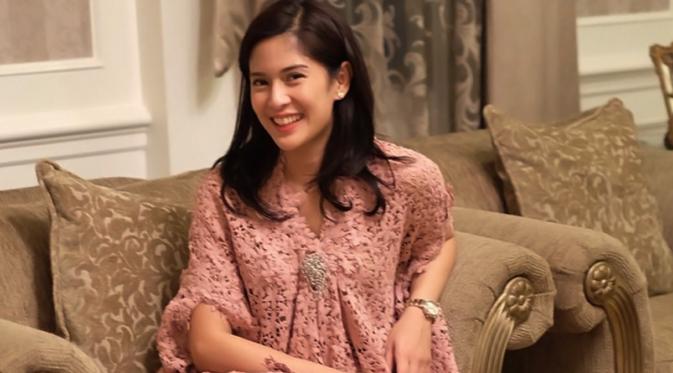 Dian Sastrowardoyo Nggak Ditegur Suami Ketika Berambut Pirang